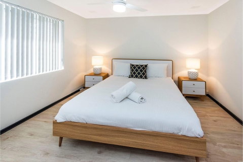 Bright 1BR Apartment Close To Foreshore & Cbd - Foster Accommodation 5
