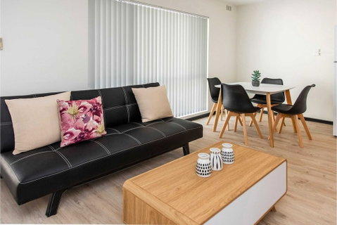 Convenient 1BR Apartment Close To Foreshore & Cbd - Foster Accommodation 1