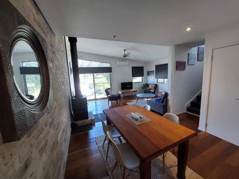 Iron Bark Chalet - Foster Accommodation 4