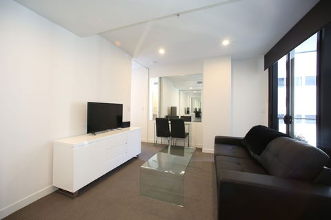 Arena On The Beach - Foster Accommodation 6