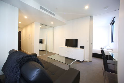 Arena On The Beach - Foster Accommodation 4