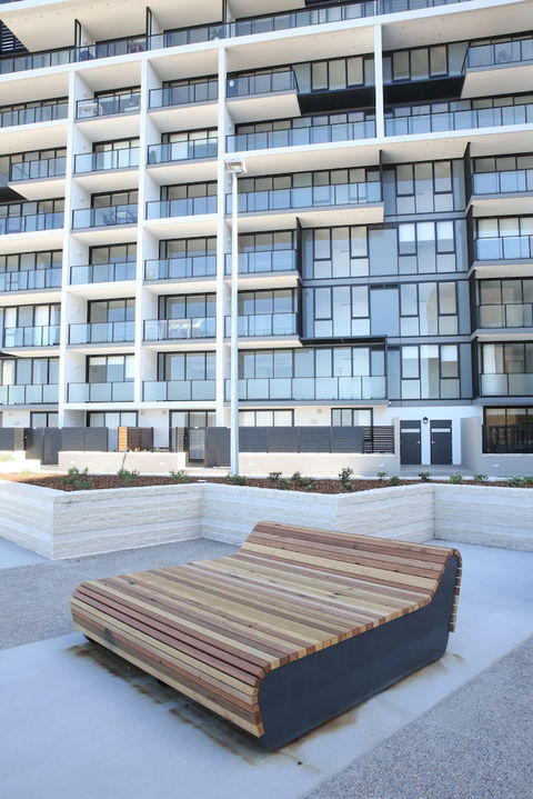 Arena On The Beach - Foster Accommodation 3