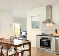 Chic Modern  Designer Apartment - Foster Accommodation