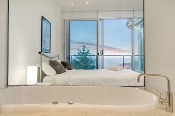 Penthouse Liberty Towers - Foster Accommodation 4