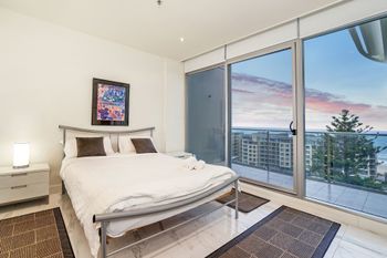 Penthouse Liberty Towers - Foster Accommodation 2