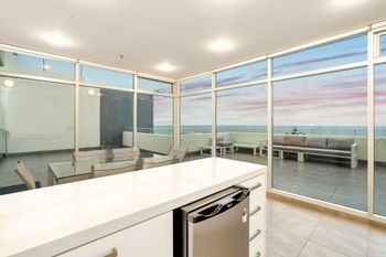 Penthouse Liberty Towers - Foster Accommodation 1