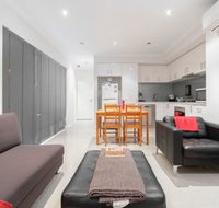 Conveniently Located Luxury Home 10 Mins from CBD - Foster Accommodation