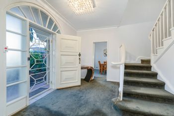 Spacious 4 Bedroom House The Hill - Foster Accommodation 2