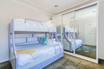 Spacious 4 Bedroom House The Hill - Foster Accommodation 3