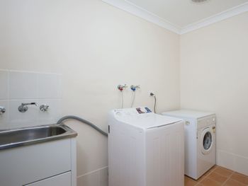 Lagoons Estate 6 Dowling Street - Foster Accommodation 1