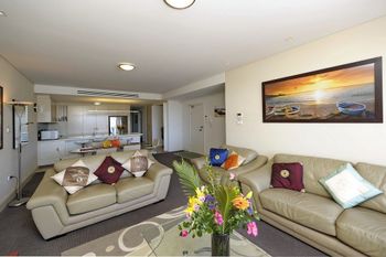 Cote DAzur Unit 43 / 61 Donald Street - Foster Accommodation 2