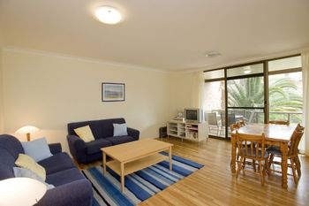 St George Unit 4 Nelson Bay - Foster Accommodation 0