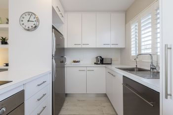 Cottesloe Azura Apartment - Foster Accommodation 5