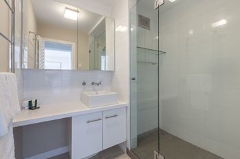 Cottesloe Azura Apartment - Foster Accommodation 4