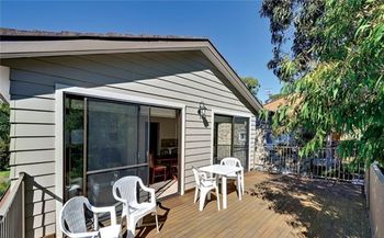 Little Beach House 8 Mistral Close - Foster Accommodation 3