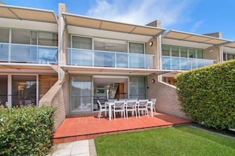 Number 4 James Cook Apartments - Foster Accommodation 0