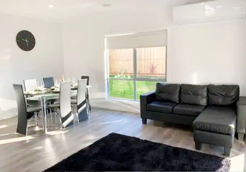 Brand New Home - 10min To Beach & Torquay - Foster Accommodation 2
