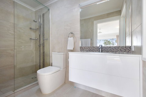 Villa 1 Lazy Days - Foster Accommodation 3