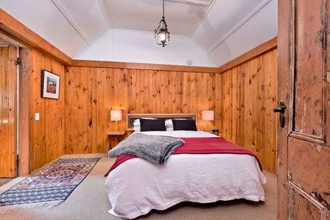 Crackenback Cottage 1884 - Foster Accommodation 2