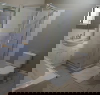 Queen Room With Airport Transfers Or Car Rental - Foster Accommodation