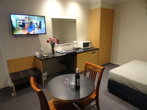 Victoria Lodge Motor Inn And Apartments - Foster Accommodation 1