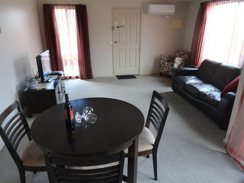 Victoria Lodge Motor Inn And Apartments - Foster Accommodation 5