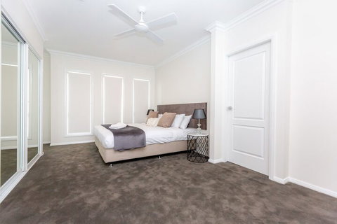 Wagga Apartments 1 - Foster Accommodation 3