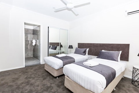 Wagga Apartments 1 - Foster Accommodation 4