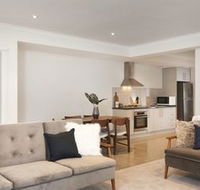 Sleek  Spacious Flat - Foster Accommodation