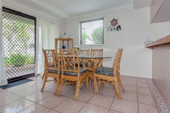 Carindale Unit 13 19 23 Dowling Street - Foster Accommodation 2
