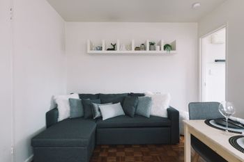 Cosy Melbourne Apartment Close To CBD - Foster Accommodation 1