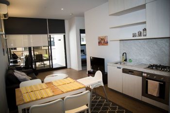 Modern Apartment With Pool & Spa - Foster Accommodation 6