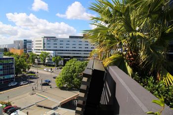 Modern Apartment With Pool & Spa - Foster Accommodation 1