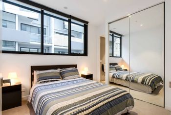Modern Apartment With Pool & Spa - Foster Accommodation 2