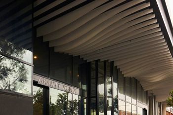 Panoramic Melbourne Views From Stylish Apartment - Foster Accommodation 3