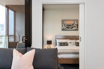 Panoramic Melbourne Views From Stylish Apartment - Foster Accommodation 6