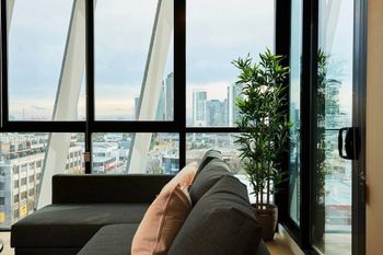 Panoramic Melbourne Views From Stylish Apartment - Foster Accommodation 5