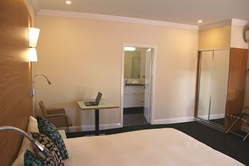 BEST WESTERN A TRAPPERS MOTOR INN - Foster Accommodation 4