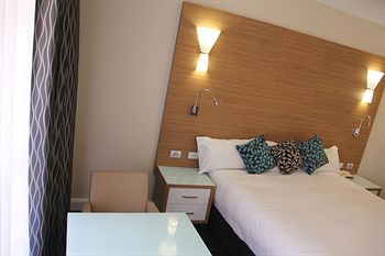 BEST WESTERN A TRAPPERS MOTOR INN - Foster Accommodation 1