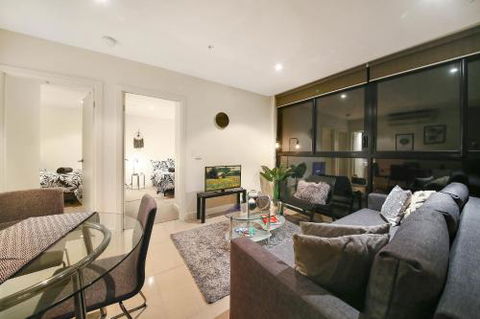 A Cozy 2BR CBD Apartment Near Bourke St. Mall - Foster Accommodation 0