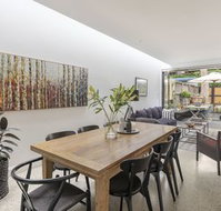 Stunning Executive Home in Glebe - Foster Accommodation