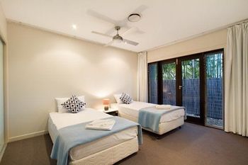 Bali Hut On Water - Foster Accommodation 5