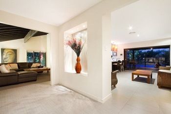 Bali Hut On Water - Foster Accommodation 3