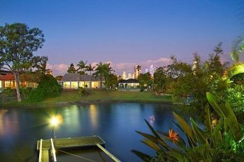 Bali Hut On Water - Foster Accommodation 1