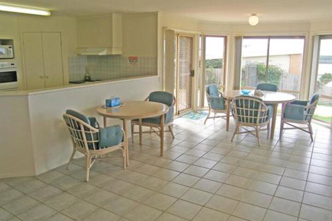 Water View House At Orient Point - Foster Accommodation 6
