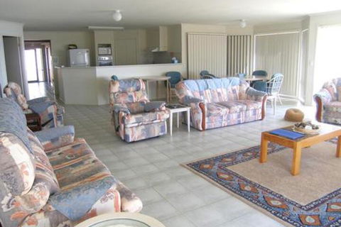 Water View House At Orient Point - Foster Accommodation 4