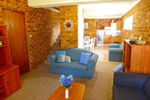 Dolphins Delight At Culburra Beach - Foster Accommodation 3