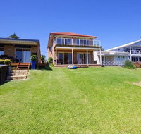 Luxury Waterfront House - Foster Accommodation