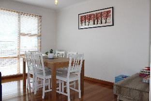 Newly Renovated Unit Waters Edge - Foster Accommodation 4