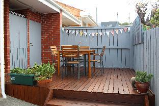 Newly Renovated Unit Waters Edge - Foster Accommodation 3